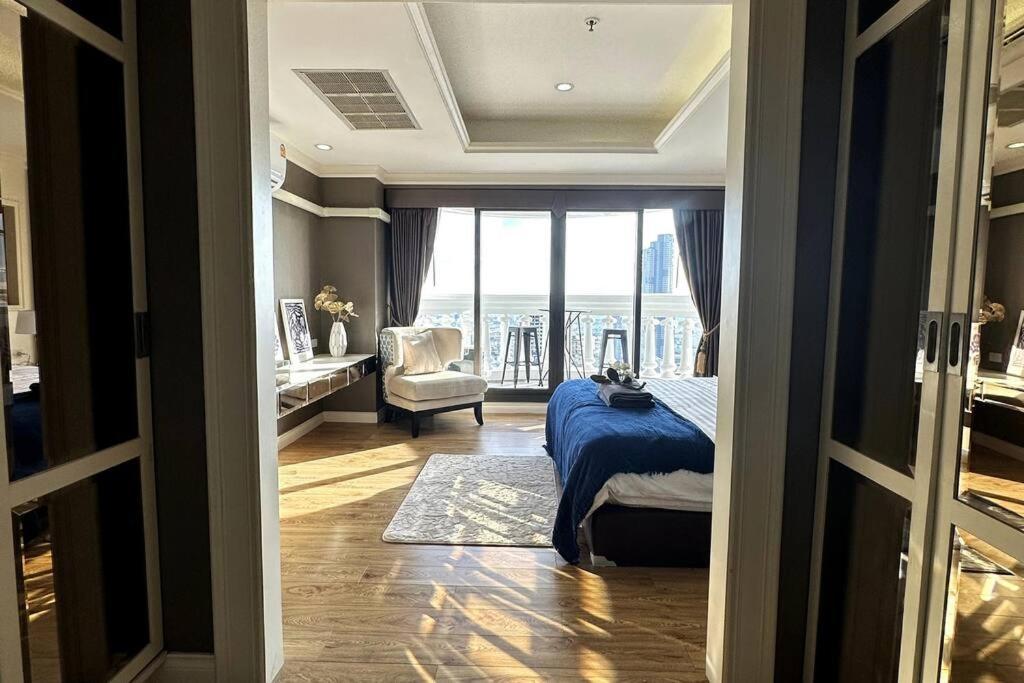 View, Big Apartment, Great Location Apartment *
