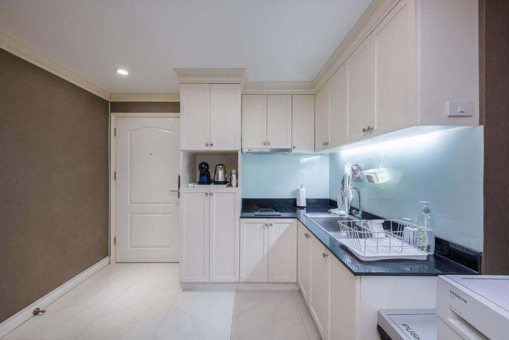 View, Big Apartment, Great Location Apartment *