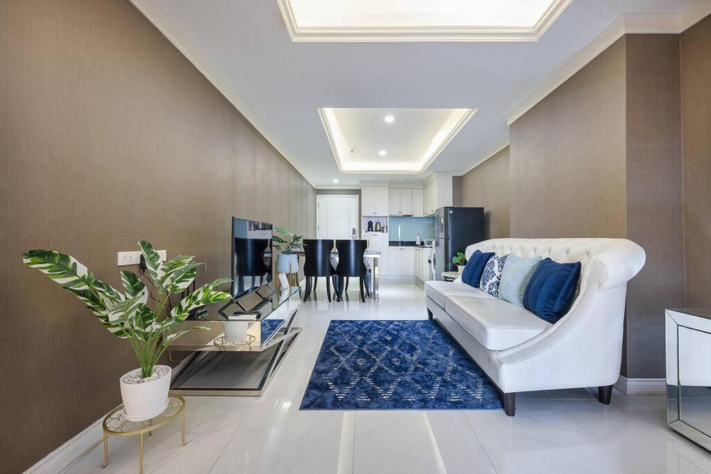 View, Big Apartment, Great Location Apartment