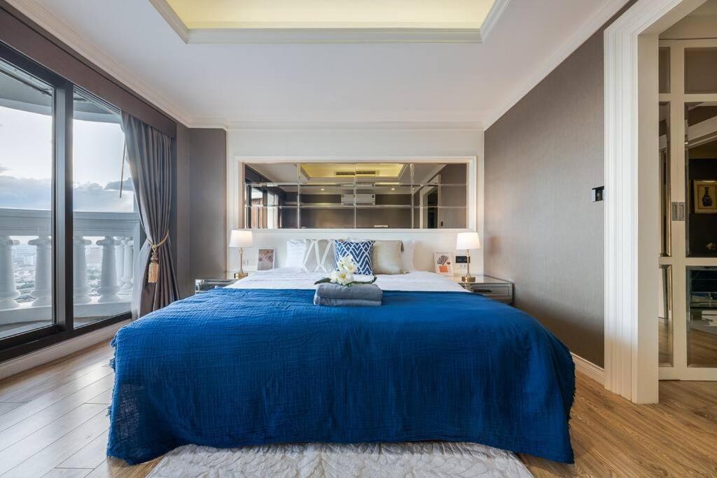 View, Big Apartment, Great Location Apartment *