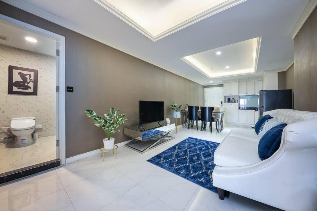 View, Big Apartment, Great Location Apartment *